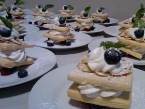 Two Chicks And A Pot Catering