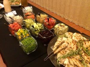 Two Chicks And A Pot Catering