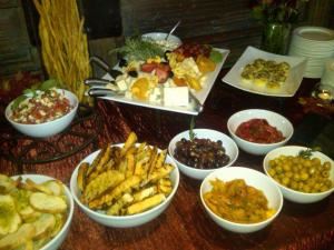 Two Chicks And A Pot Catering