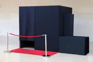 AAA DIAL A DJ Chicagoland PHOTO BOOTHS & expert Karaoke Service