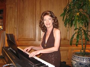 Sounds of Laura/Solo Pianist