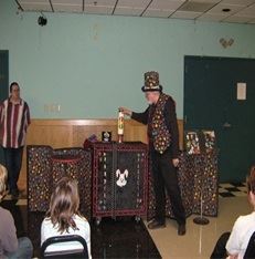 Vandini the Childrens Magician & Balloon Twister