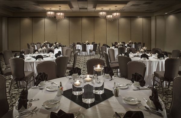 Crowne Plaza Phoenix Airport - PHX