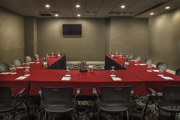 Crowne Plaza Phoenix Airport - PHX