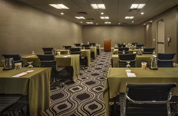 Crowne Plaza Phoenix Airport - PHX