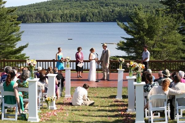 Bear Mountain Inn & Wedding Barn