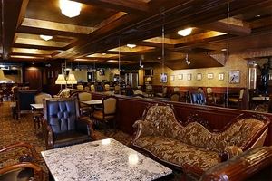 Malcolm's Lounge - Lobby Level