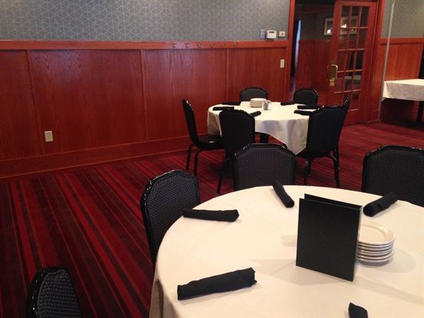 Jensen's food and cocktails