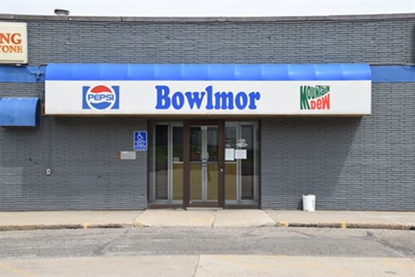 Bowlmor Lanes & Lounge