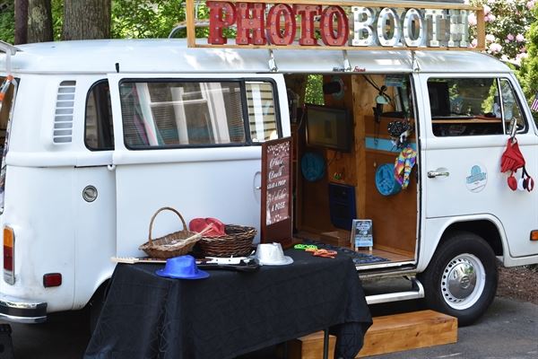 77 VW BUS PHOTOBOOTH