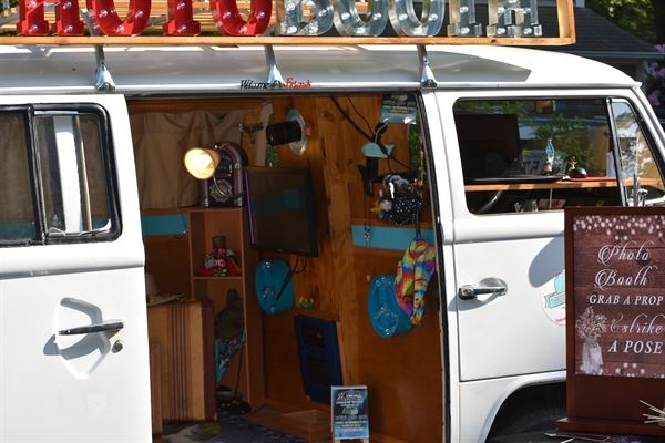 77 VW BUS PHOTOBOOTH