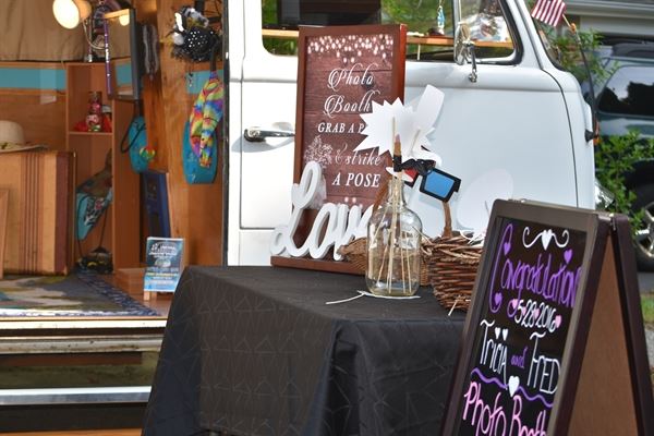 77 VW BUS PHOTOBOOTH