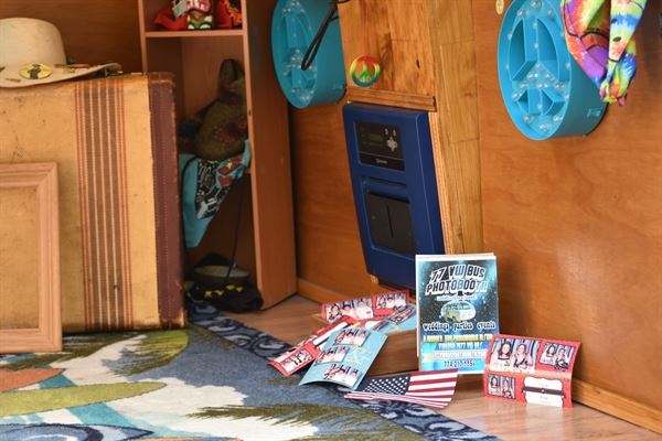 77 VW BUS PHOTOBOOTH