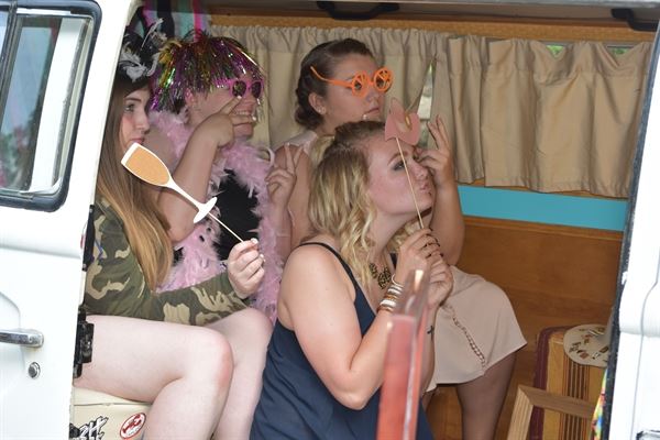 77 VW BUS PHOTOBOOTH