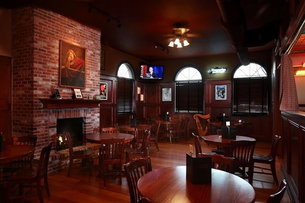 Llywelyn's Pub Winghaven