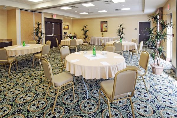 Holiday Inn Express & Suites North Bay