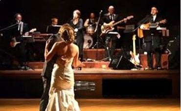 ELITE MUSIC EVENTS - Pro MC DJ's, Lighting, Solo Musicians, Live Show Bands & Variety Entertainment