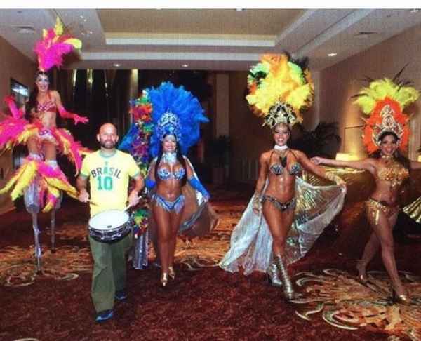 HORA LOCA ENTERTAINERS