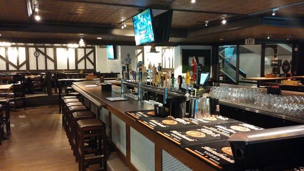 Elephant & Castle Pub and Restaurant