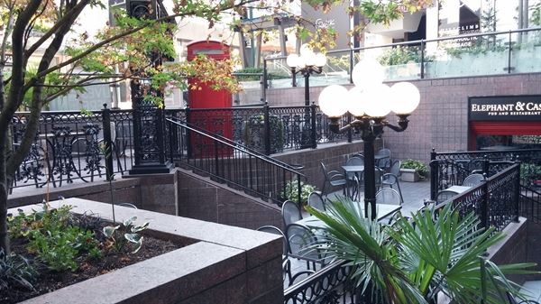 Elephant & Castle Pub and Restaurant