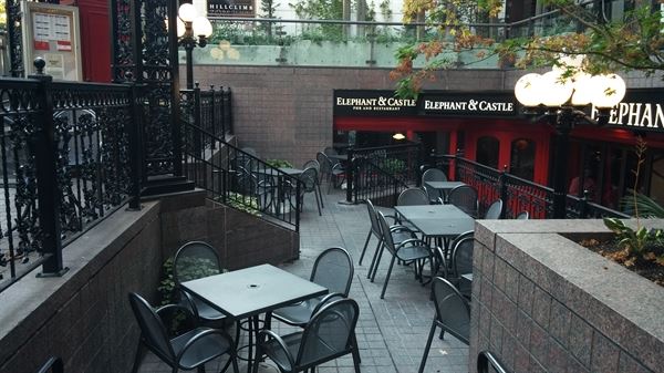 Elephant & Castle Pub and Restaurant