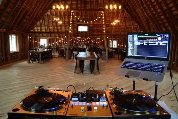 2 The Maxx Entertainment