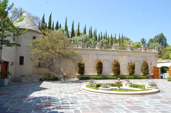 Greystone Mansion and Gardens: The Doheny Estate