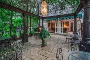 Mediterranean Courtyard