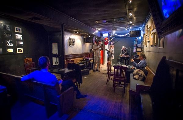 Freddy's Bar and Backroom