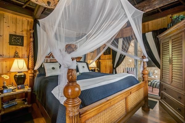 The Bali House and Cottage at Kehena beach Hawaii