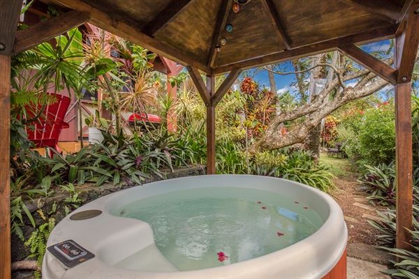 The Bali House and Cottage at Kehena beach Hawaii