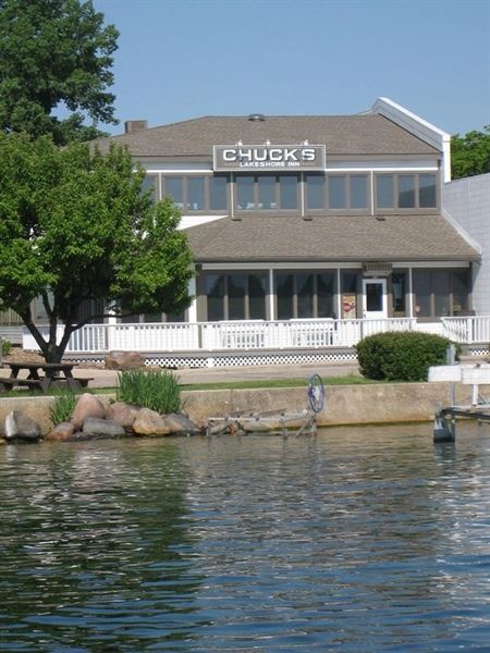 CHUCK'S LAKESHORE INN