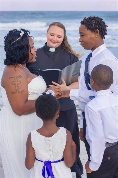 Arwen Freer, Minister