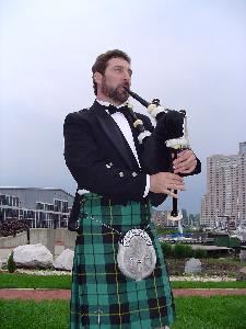 Bagpiper Francis Wallace / The Celtic Bagpiper