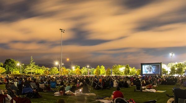 Outdoor Movie Screens for Rental