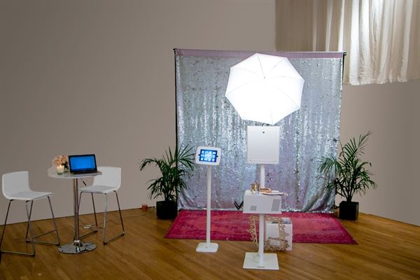 SleekBoothNYC Photo Booth