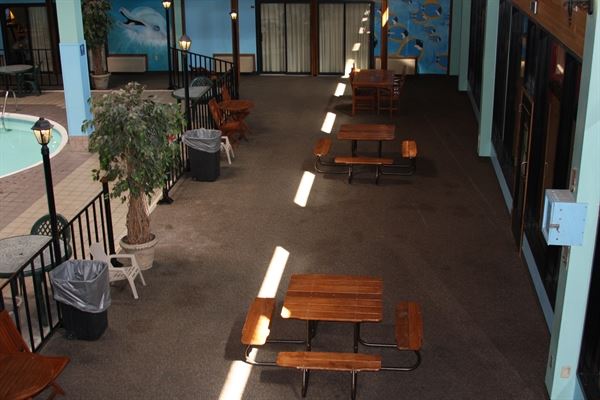 Gladstone Inn & Suites