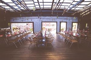 Pizza Man MKE (Downer Avenue) - Atrium