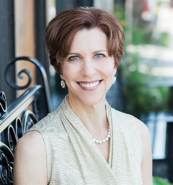 Annemarie Juhlian, South Sound Wedding Officiant