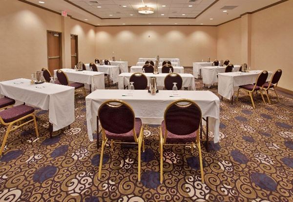 Holiday Inn KCI and KCI Expo Center