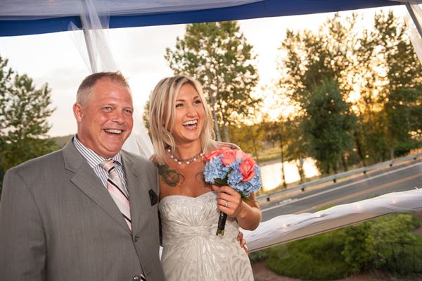 Rivershore Bar & Grill