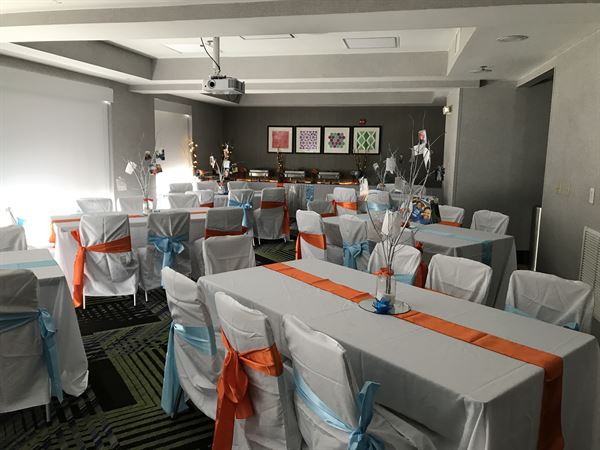 Holiday Inn Express & Suites Charlotte-Concord-I-85