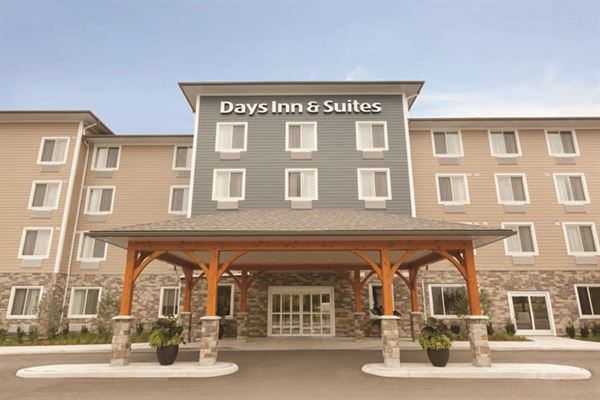Days Inn & Suites Lindsay