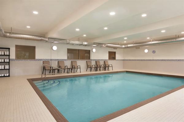 Days Inn & Suites Lindsay