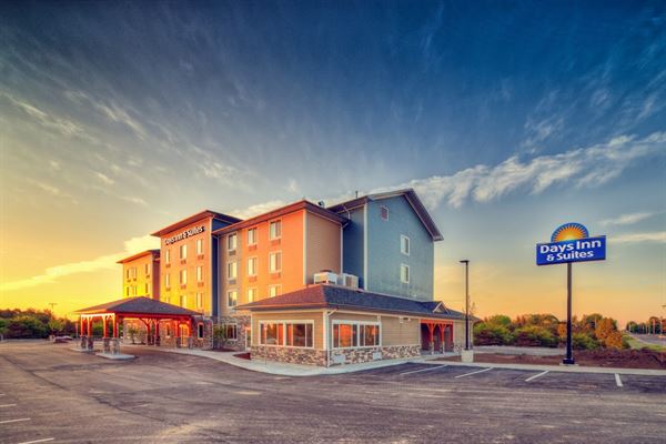 Days Inn & Suites Lindsay