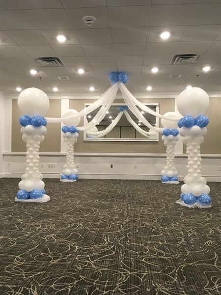 A Family Of'Air Balloon Decoration Service