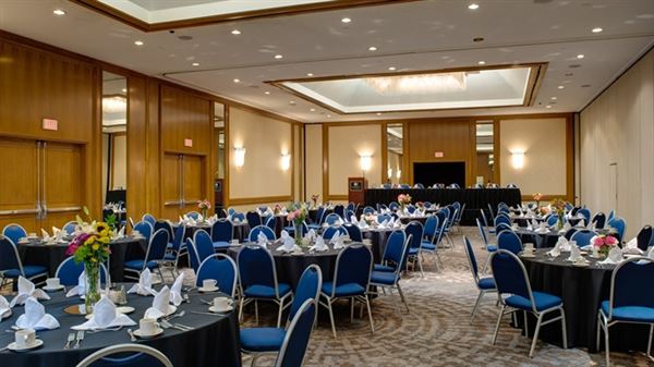 DoubleTree by Hilton Tulsa - Warren Place