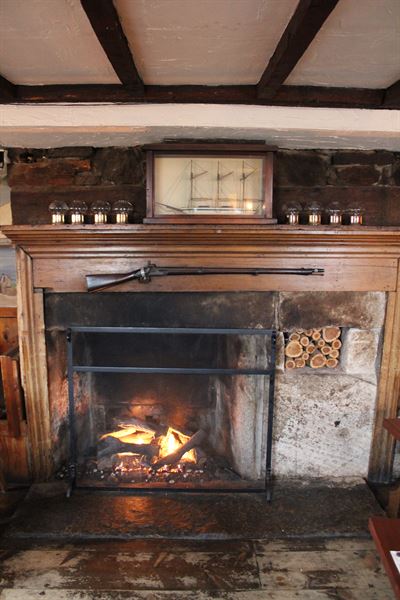 Captain Daniel Packer Inne