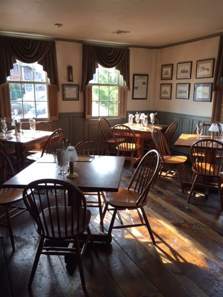 Captain Daniel Packer Inne