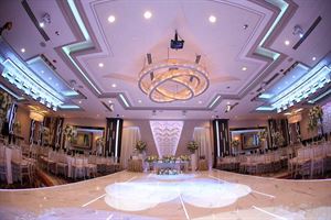 De Luxe Ballroom